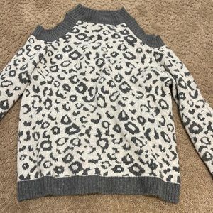 Cold shoulder leopard printed sweater